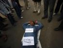 Egypt protests worsen, stranded Indians return