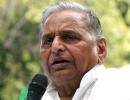 Coal-gate: Mulayam leads dharna outside Parliament