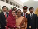 PIX: In chaste Urdu, Meira Kumar wins hearts in Pak