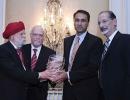 Eboo Patel receives interfaith Guru Nanak award