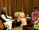 PM meets Suu Kyi in Yangon; hands over Sonia's invite