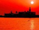 Mumbai's Haji Ali dargah bars women in tomb area