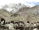 Avalanche traps 10 Indian army soldiers in Siachen