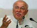 Shinde's faux pas on Kasab's hanging draws ire