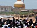 Kudankulam protesters form human chain in sea