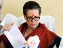 Reach out to Seema-Andhra people: Sonia tells Telangana MPs