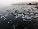 In PHOTOS: Fighting bitter cold in sub-zero Kashmir