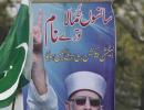 Defiant Qadri sets a day's deadline for Pak govt to quit