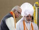 Modi meets Advani for the first time since promotion