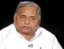 Mulayam meets Pawar in wake of DMK pullout