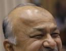 Policeman should not look like old man: Shinde