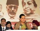 Sonia Gandhi offers 'chadar' at Ajmer Sharif