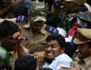 AP division: Seemandhra lawyers' protest enters 100th day