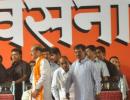 Shiv Sena workers force Manohar Joshi to leave Dussehra rally