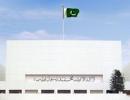 Pak senate adopts resolution binding PM to attend its session