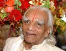 Yoga guru B K S Iyengar passes away in Pune