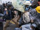 Hong Kong protesters scuffle with cops in heart of the city