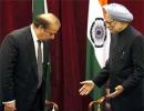 Pakistan PM Sharif invites India to hold talks on Kashmir