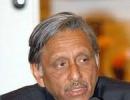 Protesting Aiyar's tea vendor remark, BJP gives tea for free