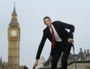 When the world's tallest man met the shortest man