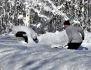 Extreme snowstorm blankets half of US, 5 dead