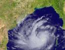 Fear looms large as cyclone Hudhud heads for Odisha