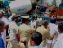 Jaya supporters try to break barricades on Karna-TN border