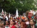 Volunteers of Swaraj Abhiyan, police clash at Jantar Mantar