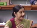 Defending self on Lalitgate, Sushma sucker punches the Gandhis