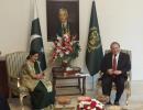 Heart to heart in Islamabad: Sushma meets Pak PM Nawaz Sharif