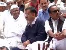 Kejriwal invites Anna to visit secretariat, activist accepts