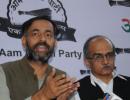 AAP expels rebels Yogendra Yadav, Prashant Bhushan from key panel