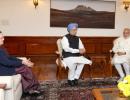 Sonia, Manmohan meet Modi for 'chai pe charcha'