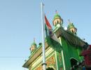 History in motion: Tricolour unfurled at Mumbai dargah