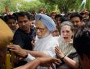 Sonia leads Congress attack on Modi sarkar, top leaders court arrest