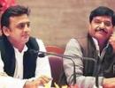 WATCH: Shivpal snatches mike from Akhilesh, calls him a liar