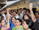 Kejriwal mobbed by BJP workers at railway station