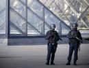 Machete-wielding man attacks soldier near Louvre museum in Paris