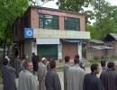 2 banks looted in 2 hours in Kashmir's Pulwama