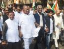 Pawar eyes Opposition top slot but Mamata won't allow it