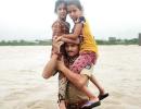 Guj cop carries 2 children on shoulders in floodwater