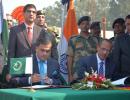 India, Pak sign kartarpur corridor agreement