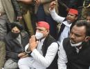 Cops detain Akhilesh Yadav after he sits on dharna