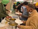 Union ministers share farmers' langar food during meet