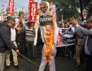 Modi welcomed to Kolkata with anti-CAA protests