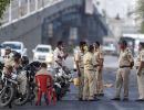 Migrant workers leave Mumbai in taxis, auto rickshaws