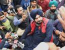 Tit for tat: Sidhu protests outside Kejriwal's house