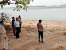 Can bodies thrown in Ganga spread COVID?