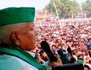 Lalu Yadav speaks to Sonia, hints at thaw with Cong