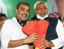 Nitish aide calls K'taka min deshdrohi for flag remark